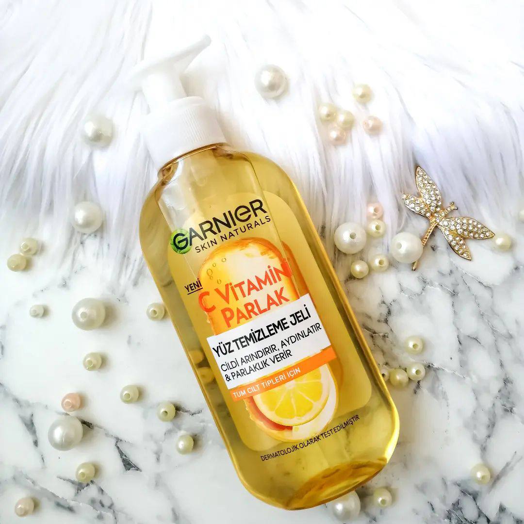 ژل شستشوی صورت ویتامین سی گارنیر